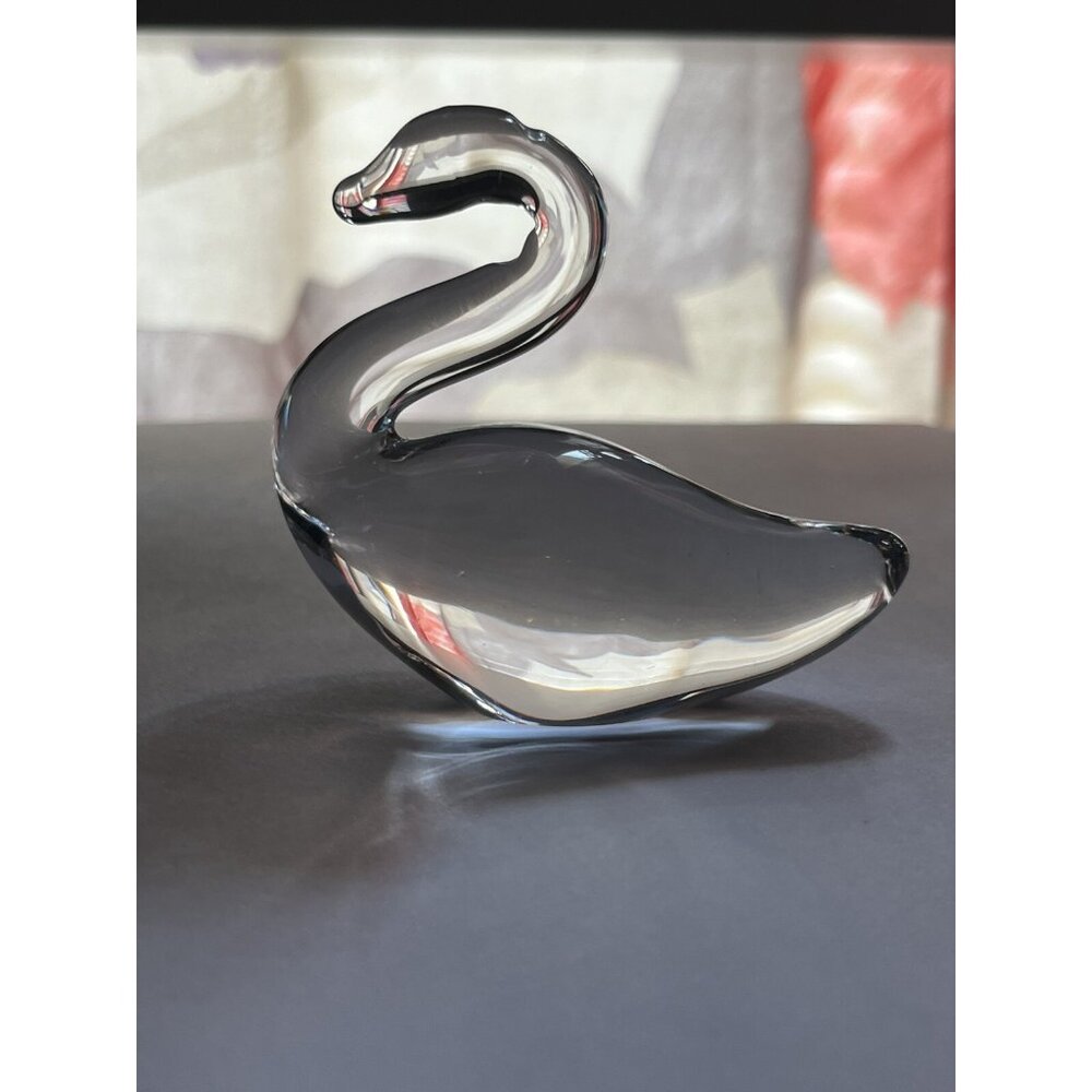 Vintage Clear Glass Swan Paper Weight very nice and elegant